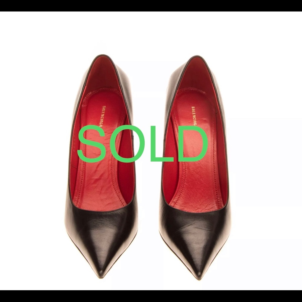 Amazing BALENCIAGA Leather Court Shoes